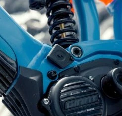 Giant - Cache Pour Prise De Charge (modèles Avec Batterie Downtube Intégrée) -Promos Vélo Électrique Magasin giant cache prise charge modeles batterie downtube integree photo vae 3840x2160