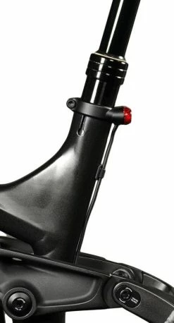Lupine - Feu Arrière C14 Pour Vélo électrique (montage Sur Tige De Selle) -Promos Vélo Électrique Magasin lupine feu arriere c14 vae montage tige de selle detail 2 3840x2160