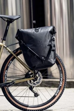 Ortlieb - Sacoche Vélo Porte-bagages Back-Roller Design 10 Ortlieb - Sacoche Vélo Porte-bagages Back-Roller Design -Promos Vélo Électrique Magasin ortlieb sacoche back roller design 3 3840x2160
